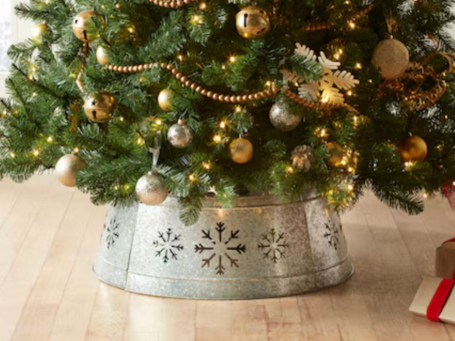 Holiday Living Silver Tree Skirt Collar